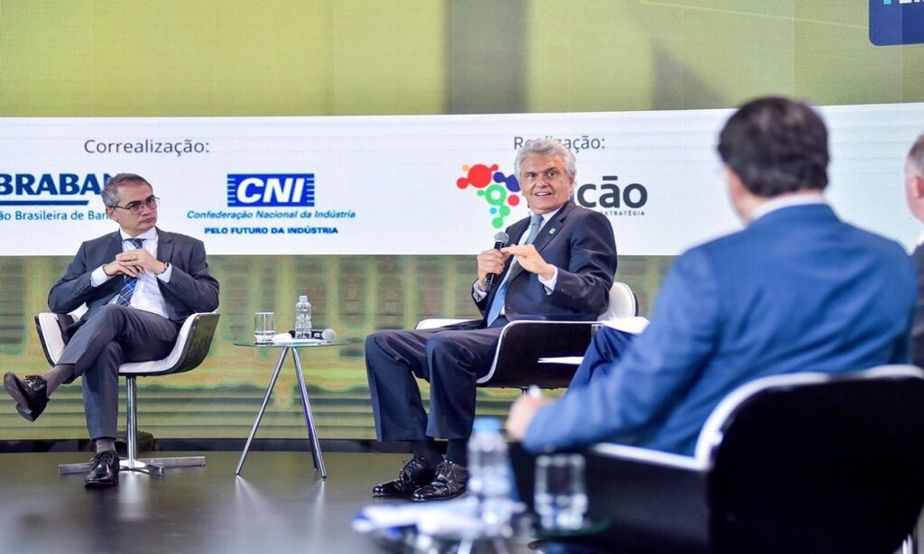 Caiado e governadores reiteram apoio da reforma tributária durante evento da CNI