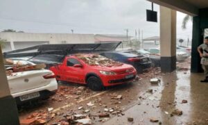 Chuva forte causa desabamento em batalhão da PM