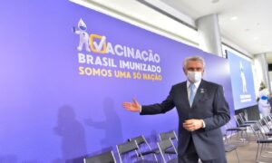 Caiado afirma: “Goiás já está pronto para redistribuir a vacina aos municípios”