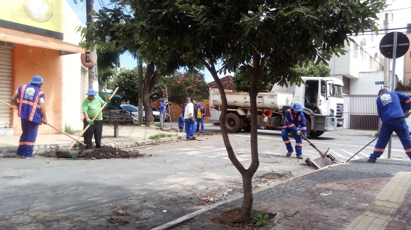 Seinfra limpa mais de seis mil bocas de lobo em dois meses