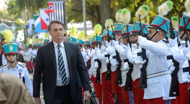 Bolsonaro diz que meta é implantar um colégio militar em cada capital