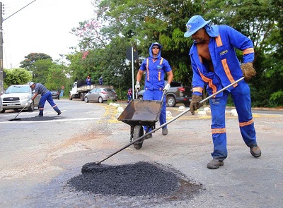 Operação tapa-buracos emprega 600 toneladas de massa asfáltica nas ruas de Goiânia