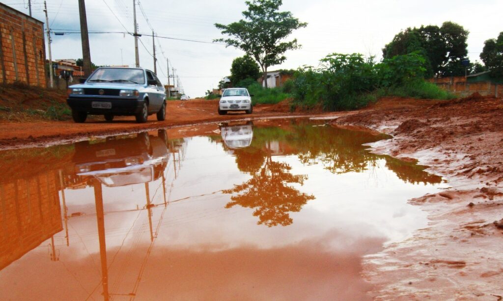 30% dos bairros de Aparecida  sofrem com a falta de asfalto