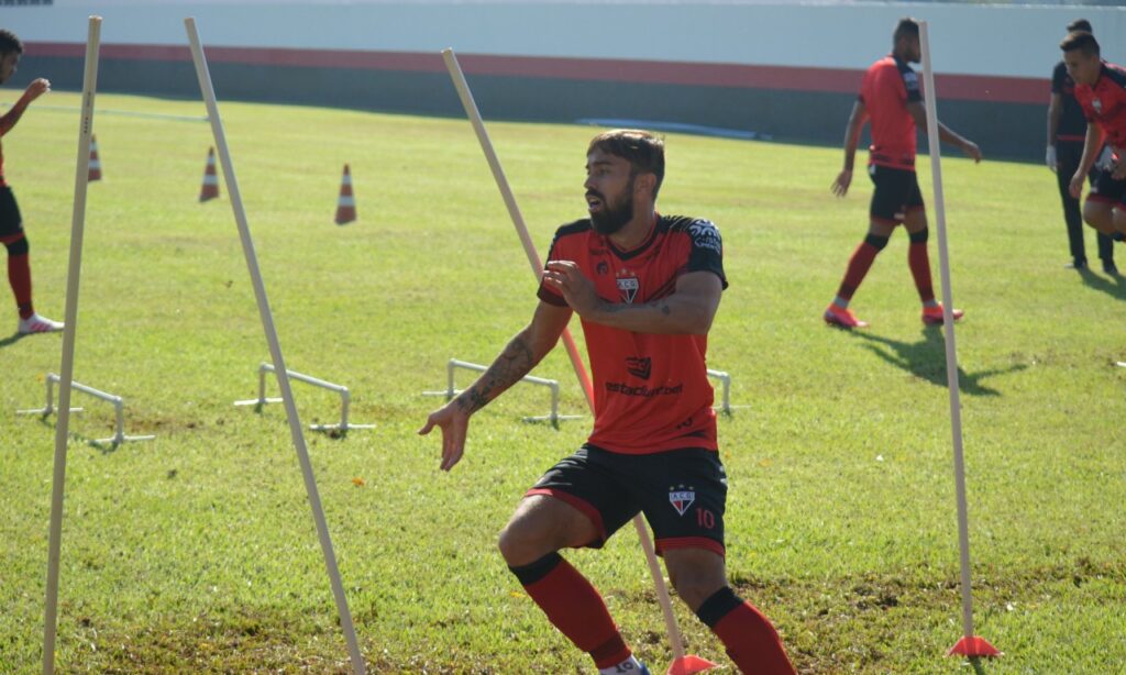 Matheus Vargas destaca a evolução atleticana e a importância dos amistosos antes da Série A