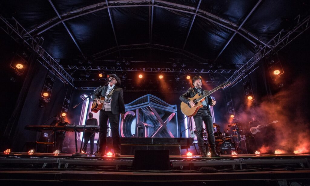 Chitãozinho e Xororó apresentam a turnê 'Evidências' no Caldas Country Show