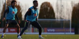 Tite chama substitutos e dá início aos treinos para um amistoso