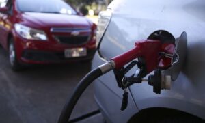 Puxada por alimentos e gasolina