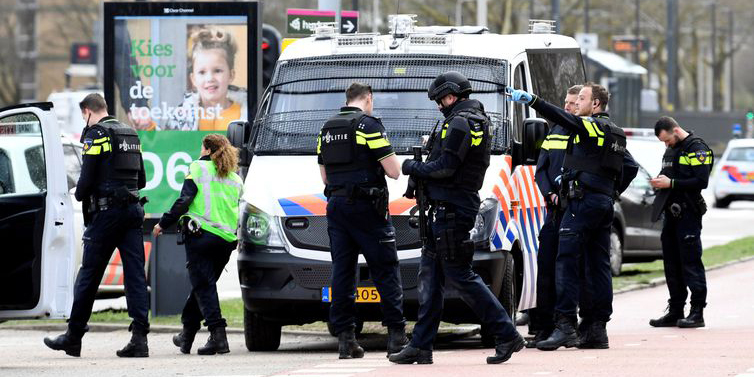 Polícia da Holanda confirma 3 mortos e 9 feridos em tiroteio em bonde