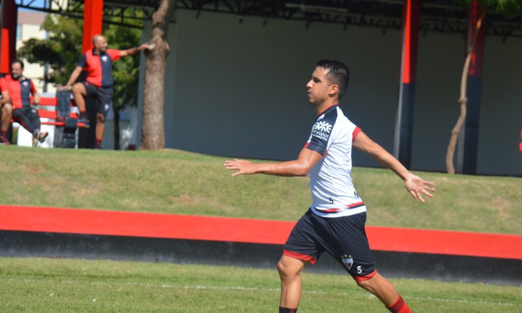 Matheus está liberado para enfrentar o Vila Nova