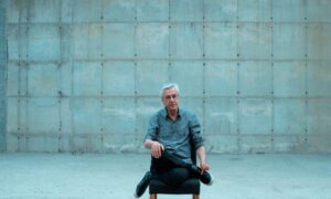 Filme sobre prisão do cantor Caetano Veloso na época da ditadura estreia em plataforma digital