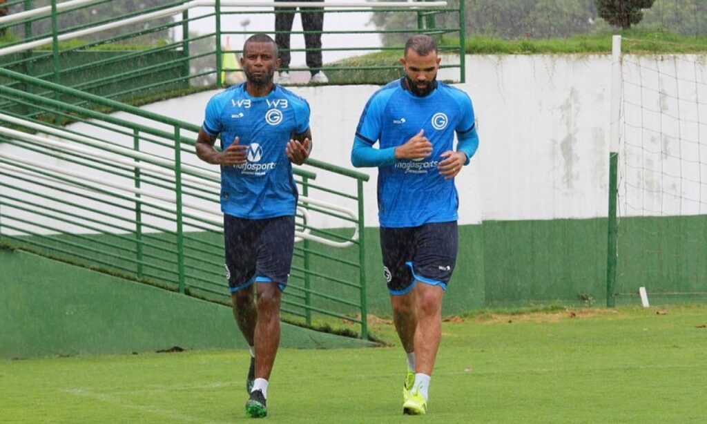 Sandro não terá contrato renovado e é mais um a deixar o Goiás na reta final da Série A