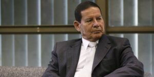 Mourão não vê “nada de mais” em conversas entre Moro e procuradores