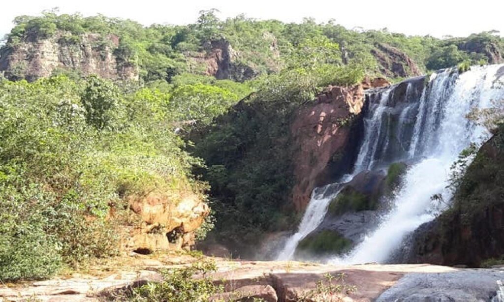 Conheça e se encante com as belezas naturais de Paraúna