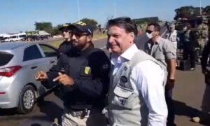 Bolsonaro visita Comando de Artilharia do Exército