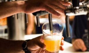 Juiz morre em BH com suspeita de contaminação após consumo de cerveja