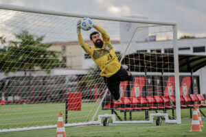 Fernando Miguel traça objetivo do clube na competição: “Voltar para a primeira página da tabela”