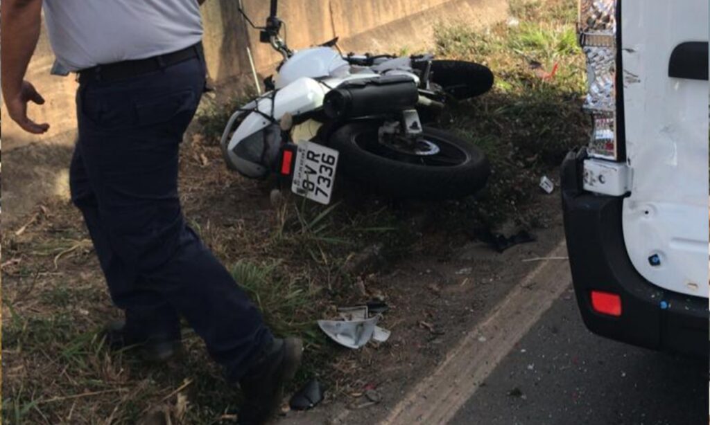 Acidente deixa trânsito lento na BR-153