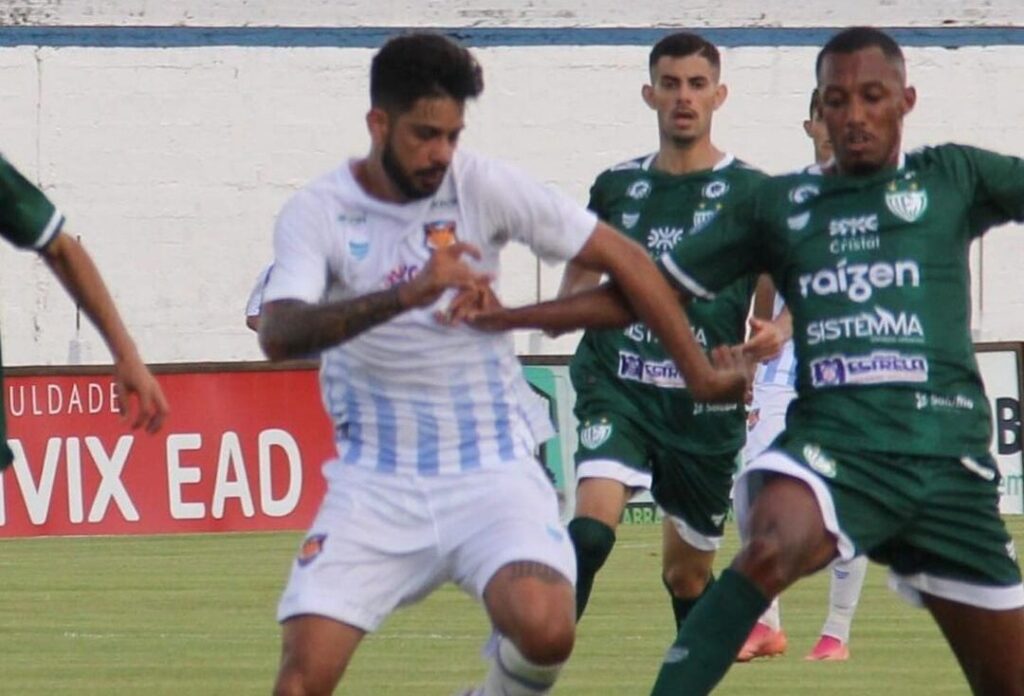 Grêmio Anápolis encaminha chegada de zagueiro e atacante e dispensam quatro jogadores