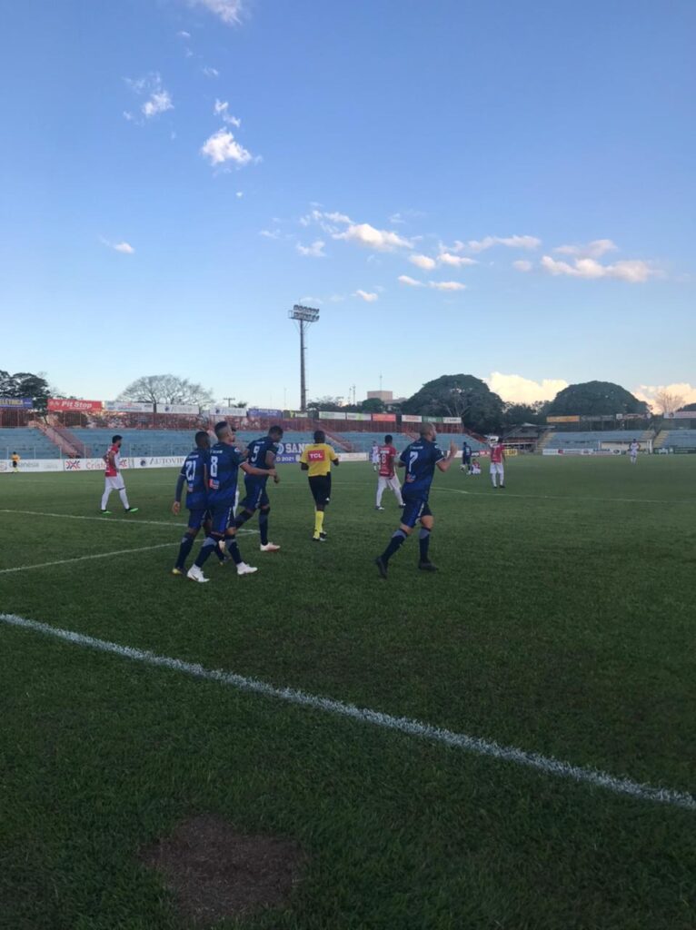 Goianésia empata em jogo de seis gols; Jaraguá volta a perder