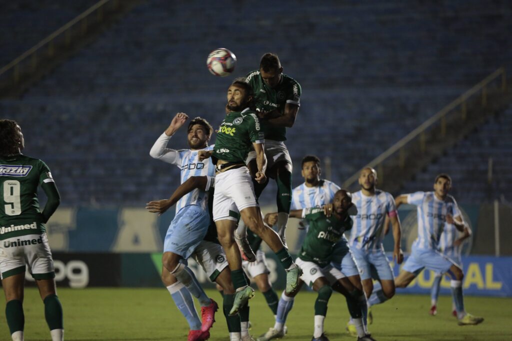 Goiás empata sem gols com Londrina e perde mais uma chance de encostar nos líderes