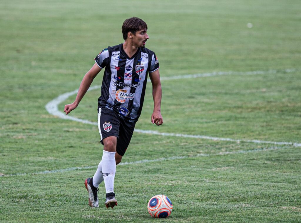 Caldense acerta a contratação de volante Guilherme Borges