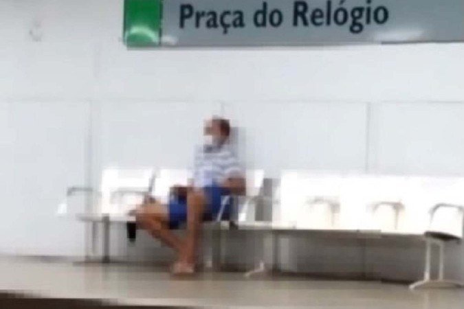 Homem é flagrado se masturbando em estação de metrô do Distrito Federal