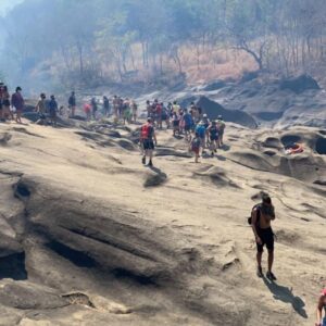 Turistas ficam ilhados em incêndio na Chapada dos Veadeiros