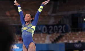 Mundial de ginástica: Rebeca Andrade da um espetáculo e garante vaga em três finais