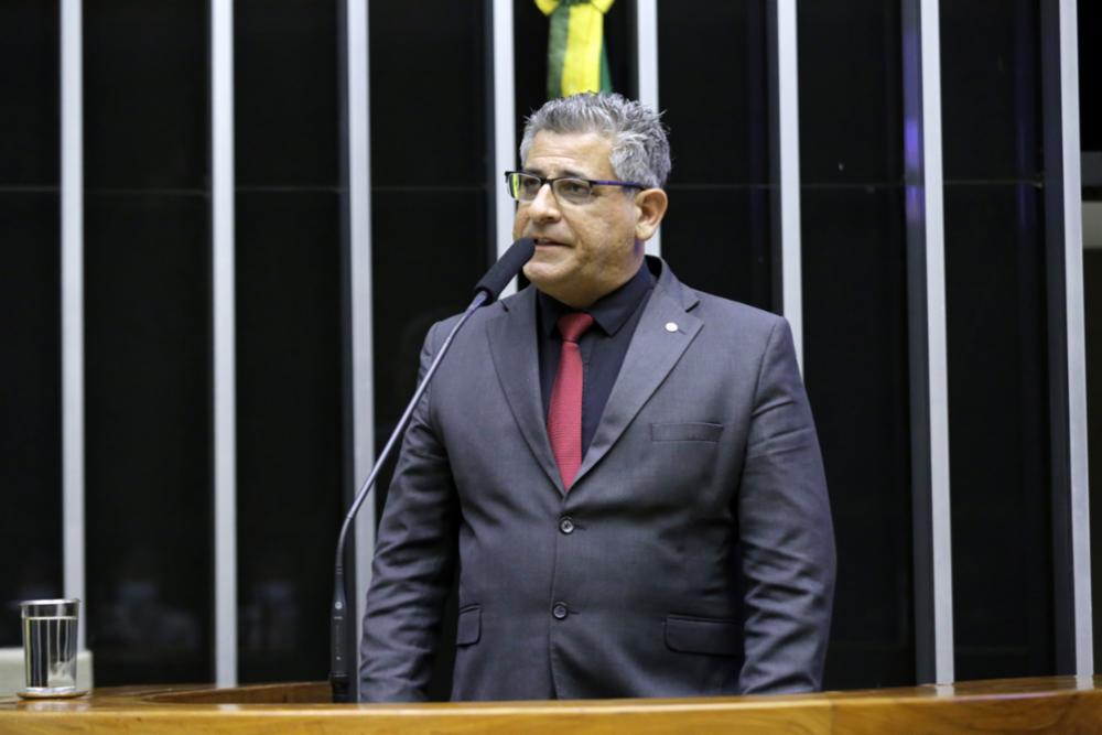 “Os R$ 400 que eles estão oferecendo é esmola”