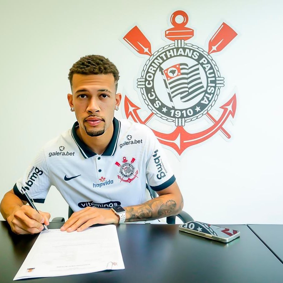 Corinthians renova com zagueiro ex-Atlético Goianiense até 2023