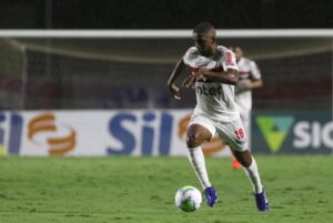 Atlético-GO acerta contratação por empréstimo de atacante do São Paulo