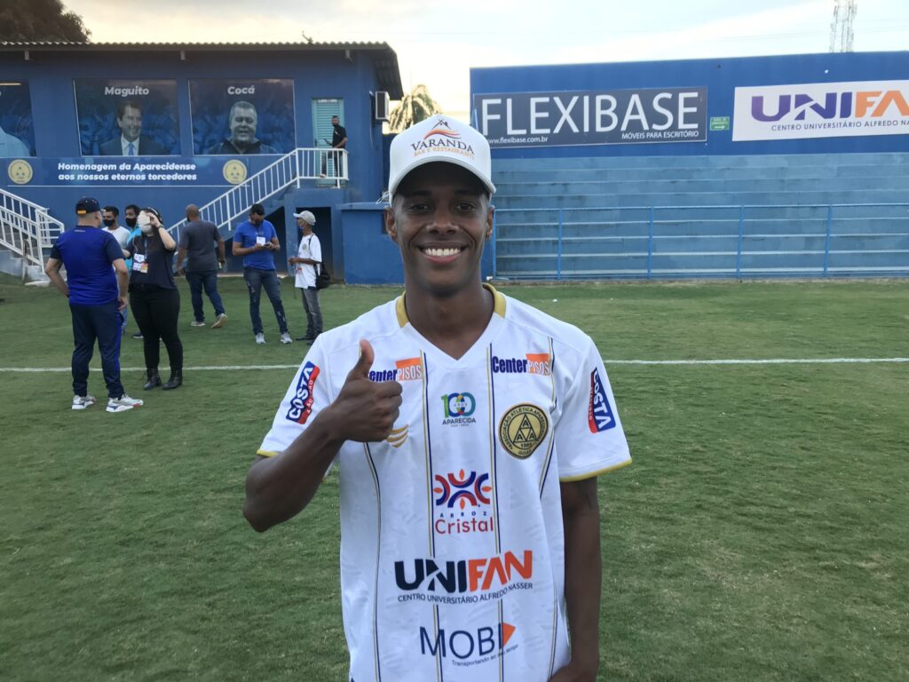 Lucas Negueba traça próximo objetivo pela Aparecidense: “Ser campeão da Série D”