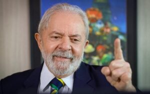 Lula tem 40% das intenções de voto contra 24% de Bolsonaro