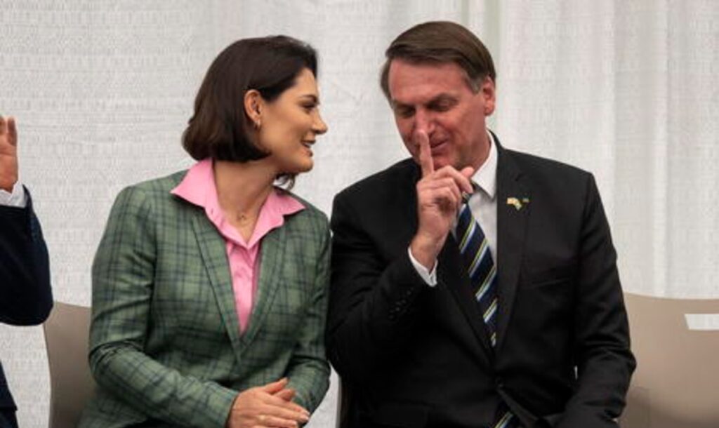 Michelle Bolsonaro é citada em suposta corrupção de compra de vacina e Aziz pede provas