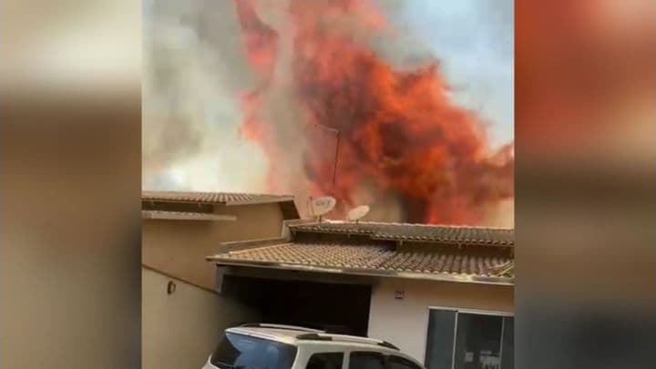 Incêndio próximo a condomínio assusta moradores em Aparecida de Goiânia