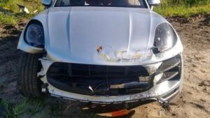 Motorista abandona Porsche com R$ 6 mil em espécie no interior do veículo