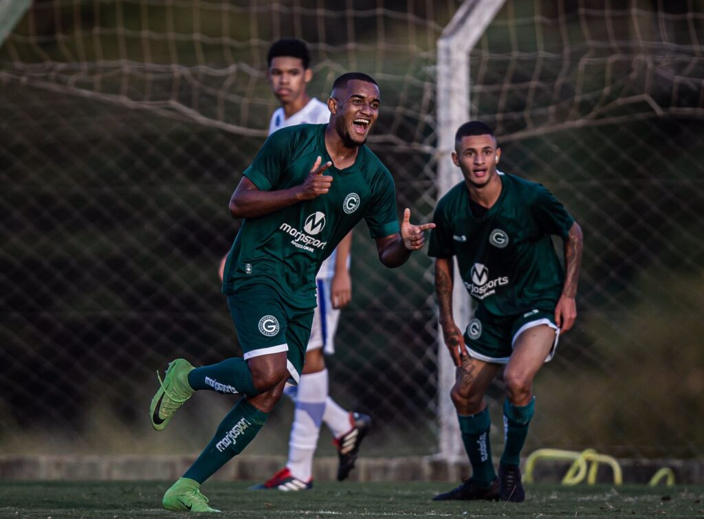 Goiás prorroga contrato de volante Ricardinho