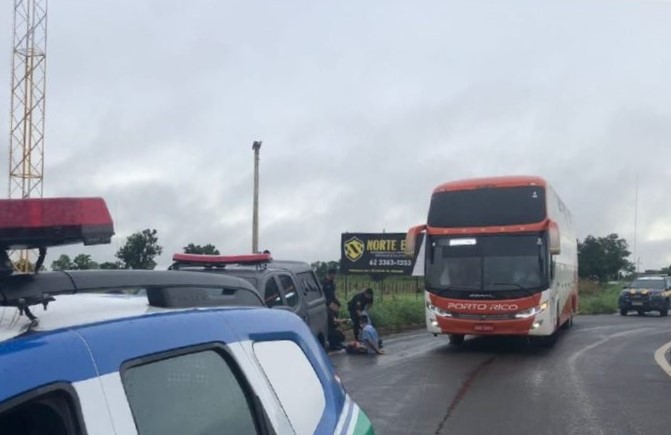 Suspeito de homicídio é encontrado em ônibus interestadual e preso na BR-153