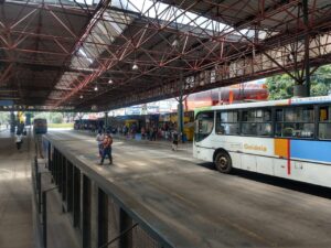 Número de usuários do transporte público cai pela metade em comparação com o período anterior à pandemia