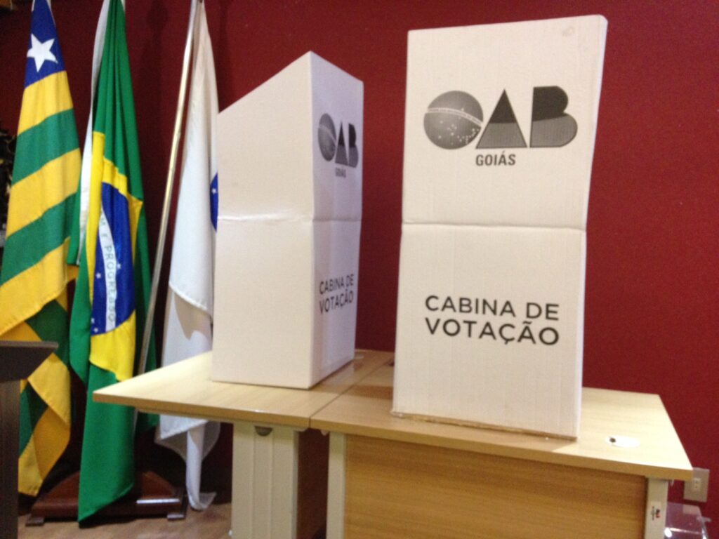 Grupo de advogados aciona Justiça para que inadimplentes com anuidade tenha direito de voto na OAB-GO