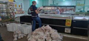 Procon apreende cerca de 300 kg de carne e outros produtos impróprios para consumo