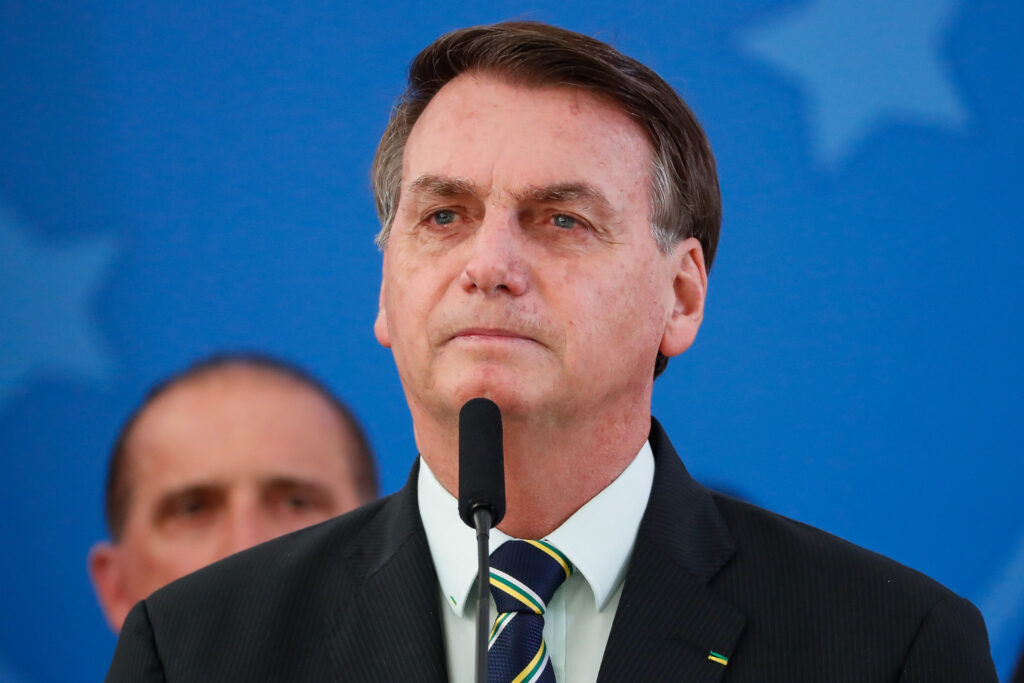 Bolsonaro teria imprimido minuta em razão de problemas na visão