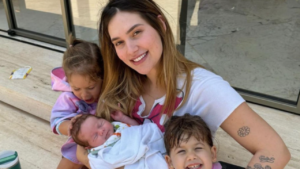 Virginia Fonseca com os filhos Maria Alice, Maria Flor e José Leonardo (Crédito: Instagram)