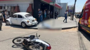 Em Jaraguá, mãe morre após ser atingida por carro com filha na garupa de moto. Foto: PM