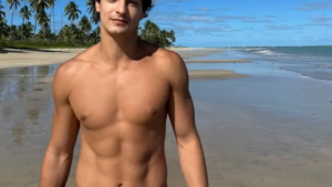 Filho ator de Helena Ranaldi faz sucesso na web com foto sem camisa Foto: Reprodução/ Instragram