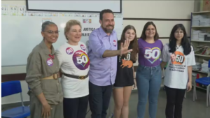 Boulos votou acompanhado de Marta, sua vice, Marina Silva, ministra do Meio Ambiente, e da esposa e filhas dele Foto: Reprodução/TV Globo