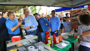 Mabel, Caiado e Daniel visitam feira do Jardim América no aniversário de Goiânia