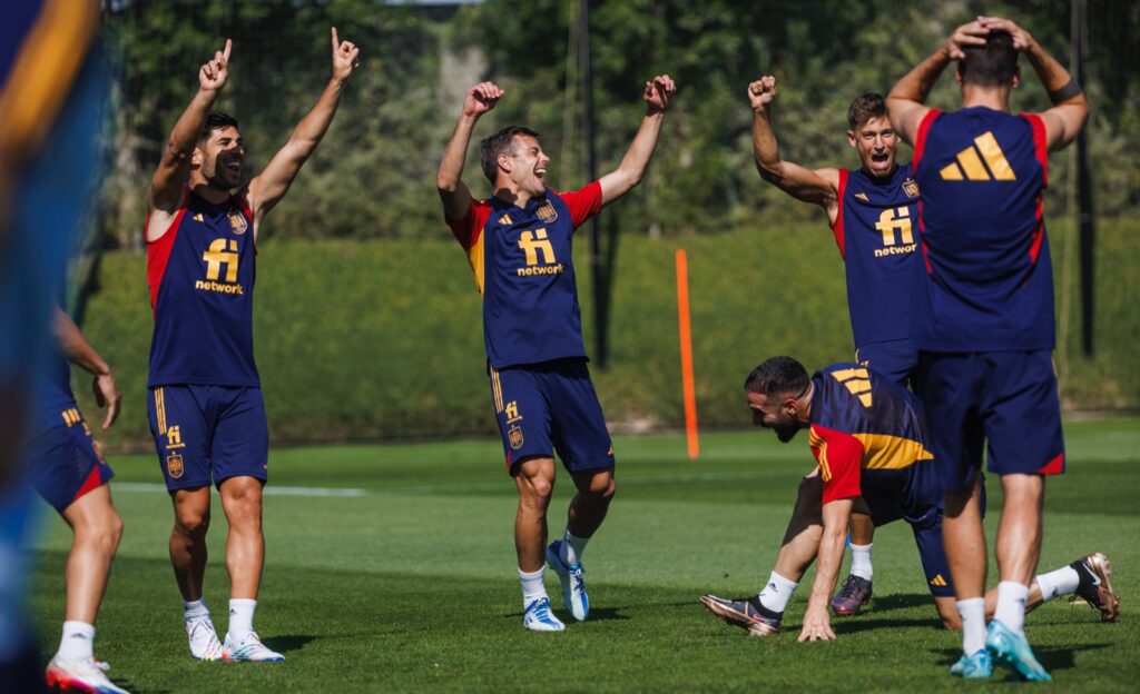 Espanha tenta confirmar vaga e Alemanha busca um milagre