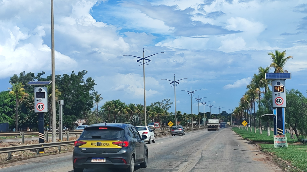 Agência apresenta maquete de passarelas de pedestres que serão implantadas na GO-070, entre Goianira e Goiânia Foto: Divulgação/Goinfra