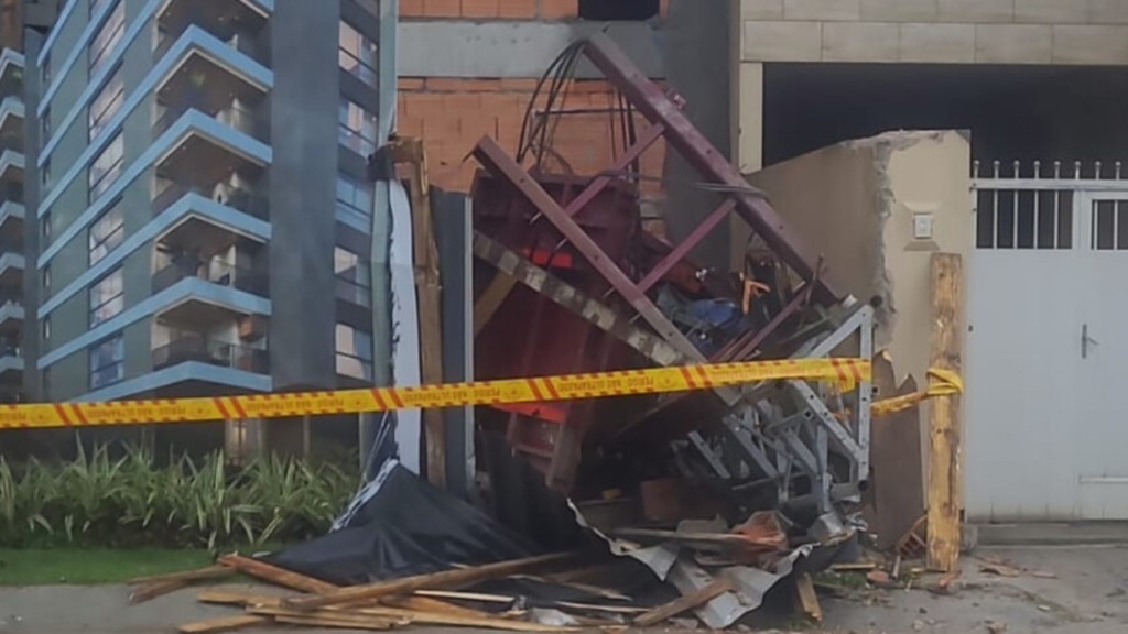 Trabalhadores morrem após elevador de obra despencar